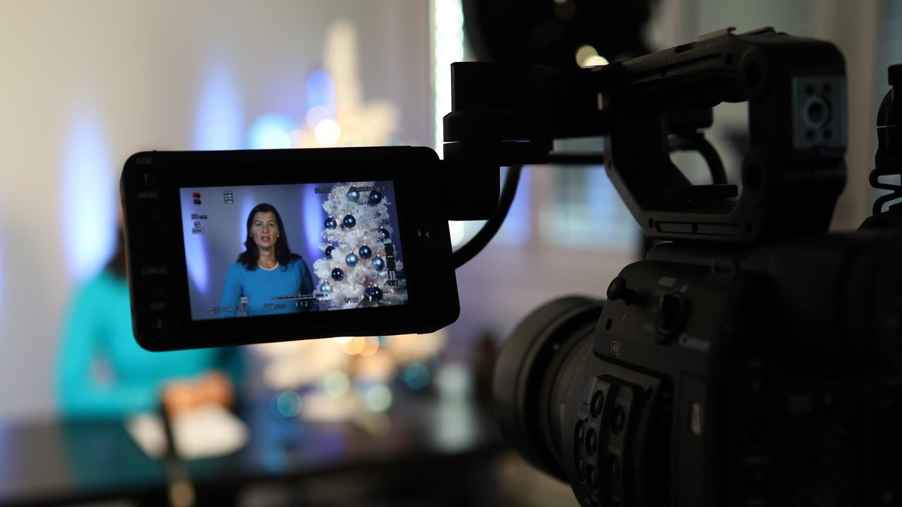 mirjam mossner von ergotherapie reha zuerich vor der kamera